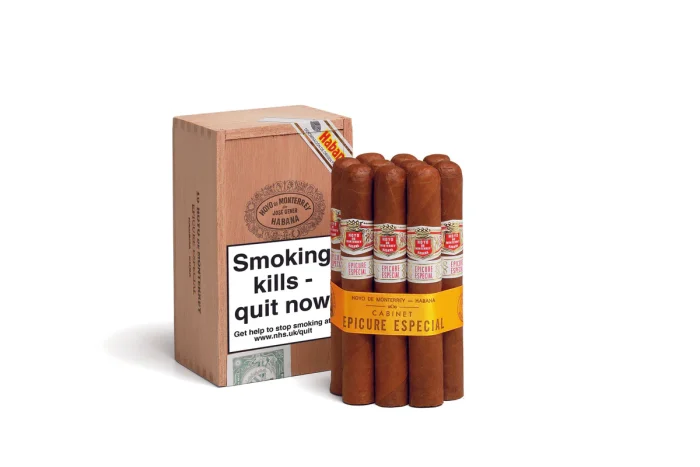 Hoyo de Monterrey Epicure Especial Puro – 10’s Orijinal puro siparişi ver, Küba’nın yumuşak ve zarif dengesini sabah keyfine ya da gün ortasına taşı. Hafif dokunuşlar ve zarafet arayanlar için Epicure Especial vazgeçilmez bir seçim.