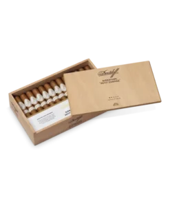 Davidoff Signature Petit Corona kısa sürede rafine bir deneyim sunar, sipariş ver orijinal puro satın al ve günlük rutininize kalite kat.