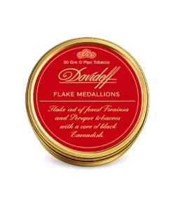 Davidoff Flake Medallion Pipo Tütünü, Virginia, Perique ve Black Cavendish harmanıyla premium Curly Cut pipo tütünü deneyimi sunuyor.